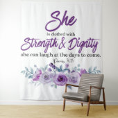 箴言31:25強さと尊厳の紫色の花 タペストリー (インサイチュ)