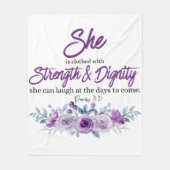 箴言31:25強さと尊厳の紫色の花 フリースブランケット (正面)