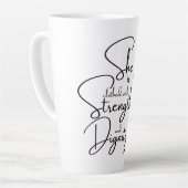 箴言31:25彼女は聖書の節の花を着ている カフェラテマグ (左アングル)