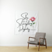 箴言31:25彼女は聖書の節の花を着ている タペストリー (インサイチュ)