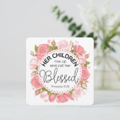 箴言31:28母の日聖なる書物、 経典ピンクの花 招待状 (スタンド正面)