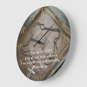 箴言3:5十字架の聖なる聖書 ラージ壁時計 (傾斜)