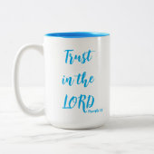 箴言3:5青いクリスチャンのマグカップ主への信頼 ツートーンマグカップ (左)