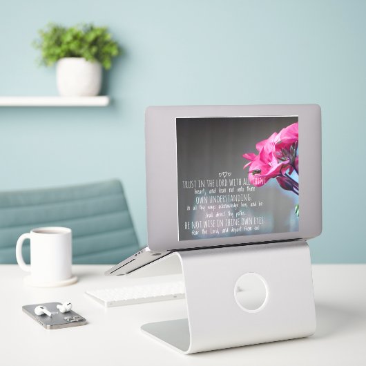 箴言3:5-6 シール (デスク上のノートパソコン)