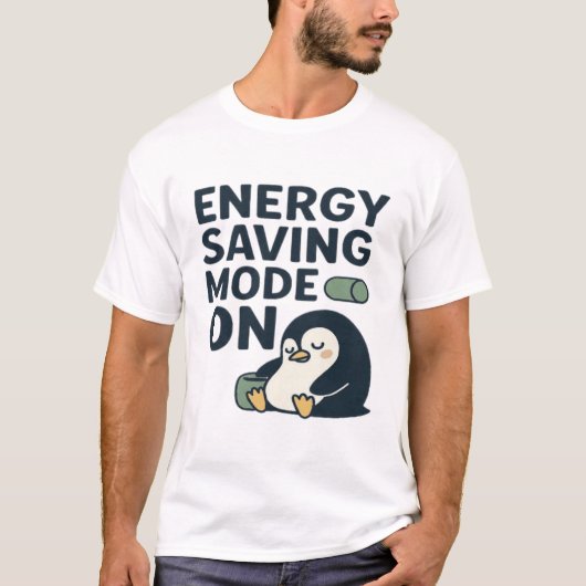 節電モードオン -面白い電池の怠け者モード Tシャツ (正面)