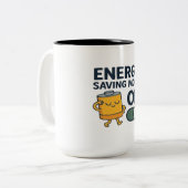 節電モードオン - 面白い電池の怠け者Tシャツ ツートーンマグカップ (正面左)