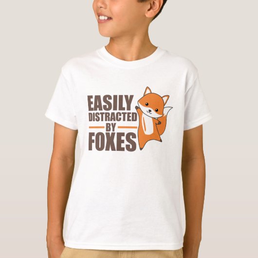 簡単に気を散らすキツネかわいいキツネ おもしろい Tシャツ (正面)