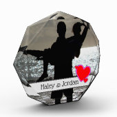 簡単に独自のフォトアートロゴを追加するカスタム フォトブロック (左)