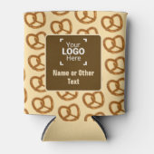 簡単プレッツェルパタンとブランドロゴ/文字 缶クーラー (正面)