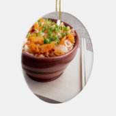 米のヌードルおよび野菜のクローズアップのアジア食糧 セラミックオーナメント (右)