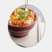 米のヌードルおよび野菜のクローズアップのアジア食糧 セラミックオーナメント (左)