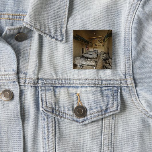 米兵は捨てられた泥の家で眠る 缶バッジ (インサイチュ)