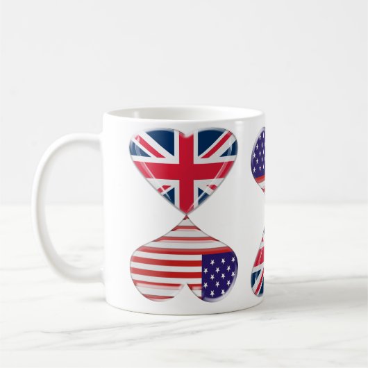 米国およびイギリスのハートの旗の芸術の接吻 コーヒーマグカップ (左)