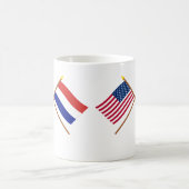 米国およびオランダによって交差させる旗 コーヒーマグカップ (中央)