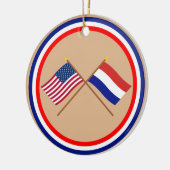 米国およびオランダによって交差させる旗 セラミックオーナメント (左)