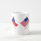 米国およびチェコスロバキア共和国の交差させた旗 コーヒーマグカップ (中央)