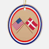 米国およびデンマークによって交差させる旗 セラミックオーナメント (左)