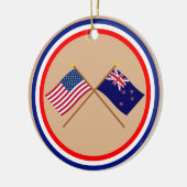 米国およびニュージーランドによって交差させる旗 セラミックオーナメント (左)
