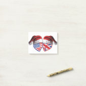 米国と英国の国旗ハート・サンタス ポストイット (デスク上)