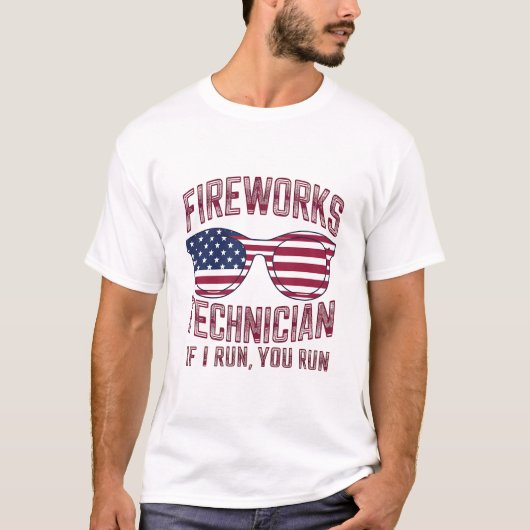 米国のおもしろ独立記念日花火技師 Tシャツ (正面)