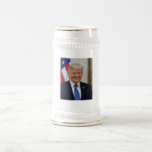 米国のドナルド・トランプ大統領　ホワイトハウス ビールジョッキ