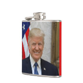 米国のドナルド・トランプ大統領　ホワイトハウス フラスク (左)