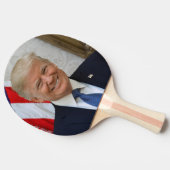 米国のドナルド・トランプ大統領　ホワイトハウス 卓球ラケット (横)
