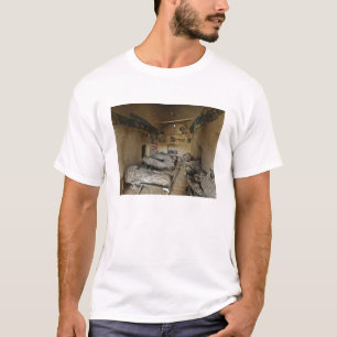 米国の兵士は断念された泥の家で眠ります Tシャツ