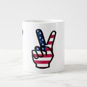 米国の勝利サイン ジャンボコーヒーマグカップ (正面)