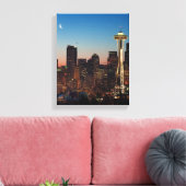 米国の国旗が月の間を飛んでいる キャンバスプリント (インサイチュ (リビング))