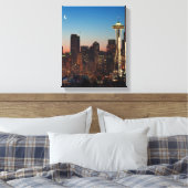 米国の国旗が月の間を飛んでいる キャンバスプリント (インサイチュ (寝室))