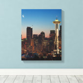 米国の国旗が月の間を飛んでいる キャンバスプリント (インサイチュ (ウッドフロア))