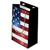 米国の国旗の赤い青いきらめきグリッターモノグラム スモールペーパーバッグ (裏面アングル)