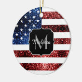 米国の国旗の赤い青いきらめきグリッターモノグラム セラミックオーナメント (左)