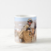 米国の戦闘女性 コーヒーマグカップ (中央)