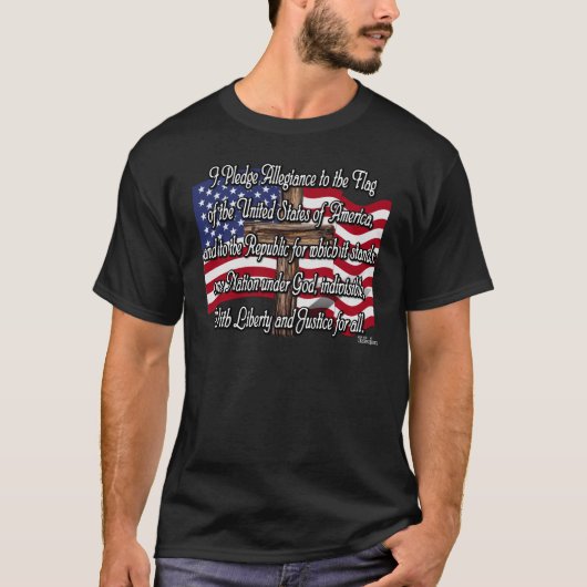 米国の旗および十字との忠誠の帖当 Tシャツ (正面)