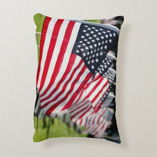 米国の旗が付いている歴史的な軍の墓地 アクセントクッション (裏面(縦))