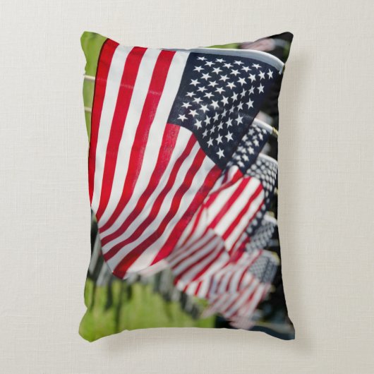 米国の旗が付いている歴史的な軍の墓地 アクセントクッション (正面(垂直))