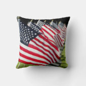 米国の旗が付いている歴史的な軍の墓地 クッション (裏面)