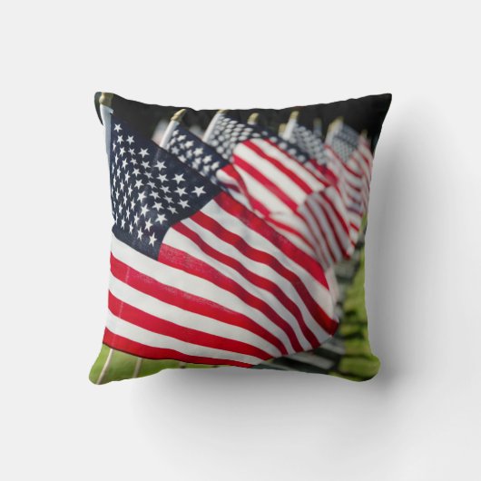 米国の旗が付いている歴史的な軍の墓地 クッション (裏面)