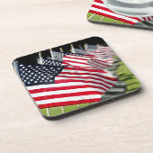 米国の旗が付いている歴史的な軍の墓地 コースター (左側)