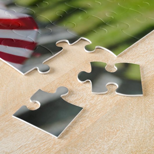 米国の旗が付いている歴史的な軍の墓地 ジグソーパズル (側面)