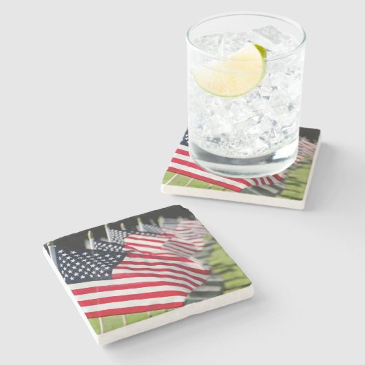 米国の旗が付いている歴史的な軍の墓地 ストーンコースター (横)