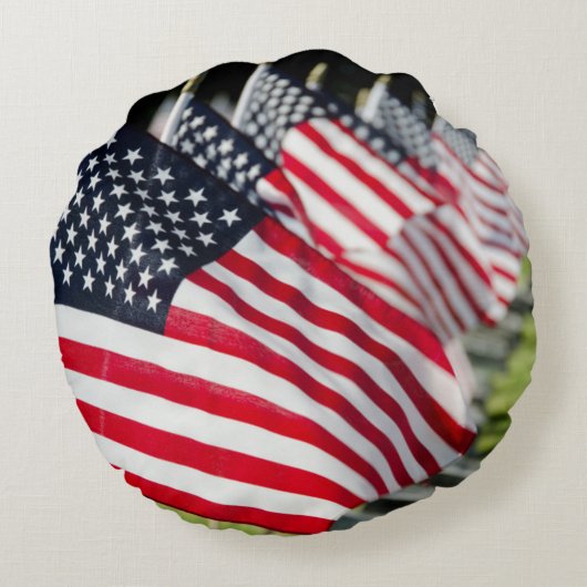 米国の旗が付いている歴史的な軍の墓地 ラウンドクッション (裏面)
