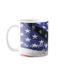 米国の旗の前のサボテンのワシ