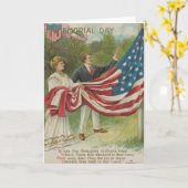 米国の旗を上げるビクトリアンなカップル カード (黄色い花)