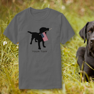 米国の旗、7月の第4を握っている黒い実験室犬 Tシャツ