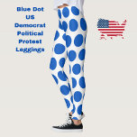 米国の民主党がアンチ・トランプに抗議を支持するブルードット レギンス<br><div class="desc">これらの目を引くレギンスは幾何学的な青いドットパターンを特徴としており、ドナルド・トランプ大統領に対する政治的な抗議を示している。2024年の米国の選挙の大統領の間、民主党が共和党の赤い地域で支持する印として最初に登場した青い点は、現在の政権に抗議して再び全国的に浮上し、青い投票に抵抗するメッセージとして。</div>