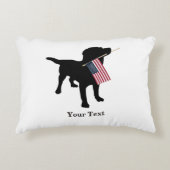 米国の米国旗、7月の第4を持つ黒い実験室犬 アクセントクッション (正面)