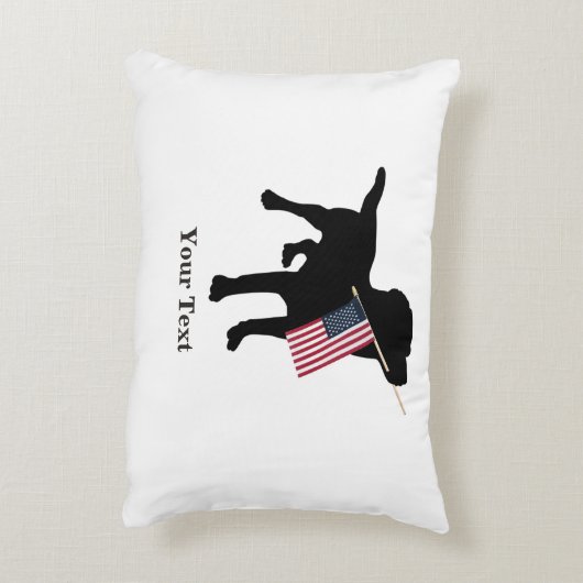 米国の米国旗、7月の第4を持つ黒い実験室犬 アクセントクッション (裏面(縦))